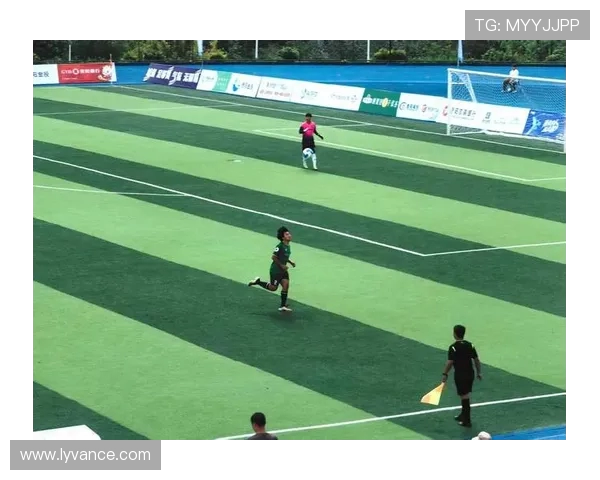 当足球遇上青春热血梦想赛场燃起永不熄灭的激情之火