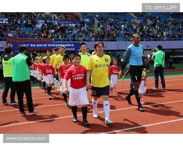 赛后分析：上海足球队与重庆足球队的比赛节奏与战术对比探讨