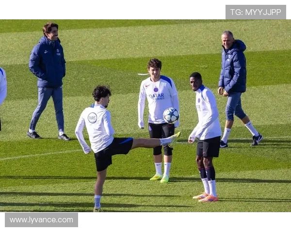 围绕巴黎圣日耳曼俱乐部探讨欧洲足坛格局变化及球队未来发展趋势