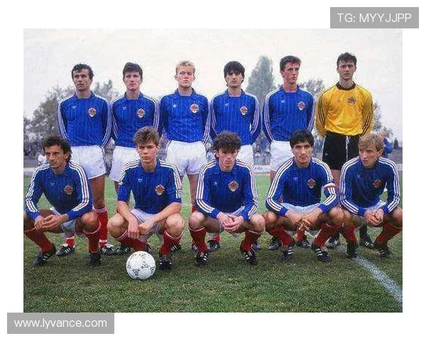 库尔图瓦：从守门员到传奇的足球之路与未来展望